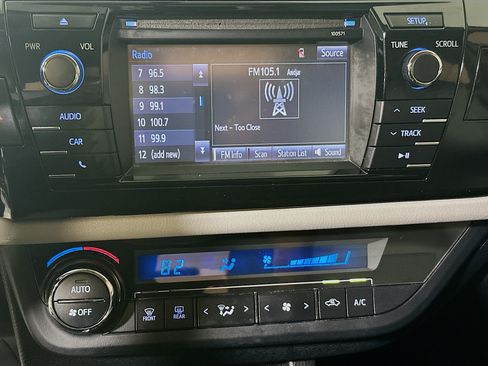 Used 2014 Toyota Corolla LE FWD image 23
