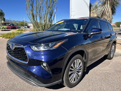 Used 2023 Toyota Highlander Platinum image 1