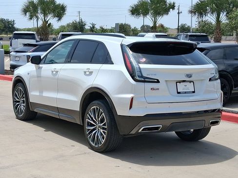 Used 2024 Cadillac XT4 Sport w/ Technology Package FWD image 4