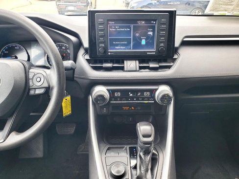 Used 2021 Toyota RAV4 LE AWD/4WD image 10