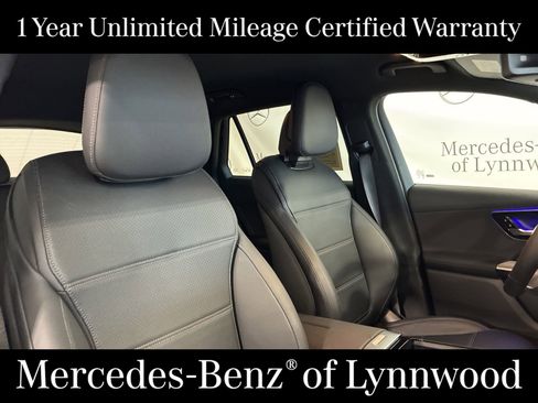 Used 2025 Mercedes-Benz GLC 300 4MATIC image 26