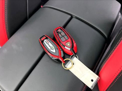 Used 2024 Lamborghini Urus S image 13