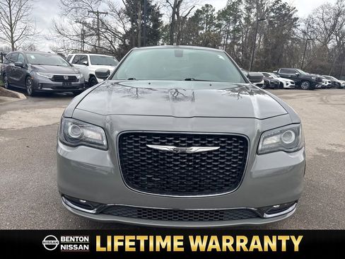 Used 2019 Chrysler 300 S image 9
