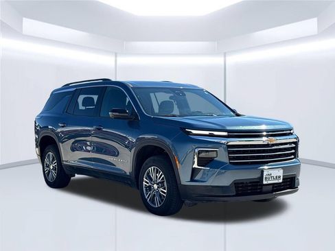 Used 2025 Chevrolet Traverse LT w/ Driver Confidence Package AWD/4WD image 10