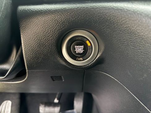 Used 2020 Chrysler Pacifica Touring-L w/ Advanced Safetytec Group FWD image 36