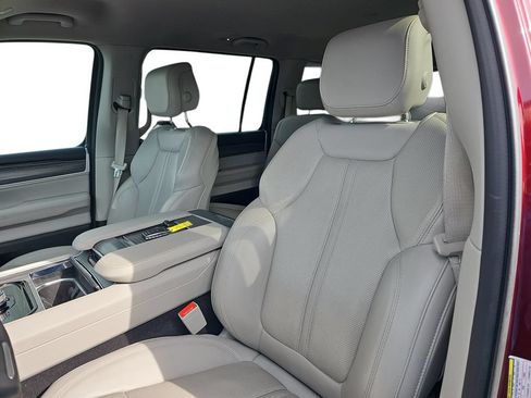 Used 2024 Jeep Wagoneer Series II w/ Flexible Seating Group RWD image 15