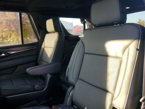 Used 2022 GMC Yukon Denali w/ Denali Premium Package image 19