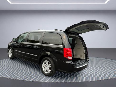 Used 2017 Dodge Grand Caravan Crew FWD image 9