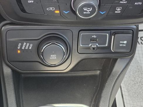 Used 2020 Jeep Renegade Latitude w/ Cold Weather Group AWD/4WD image 19