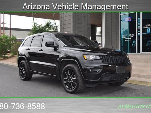 Used 2017 Jeep Grand Cherokee Altitude RWD image 7
