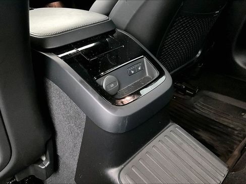 Used 2022 Volvo S60 T8 R-Design w/ Advanced Package image 31