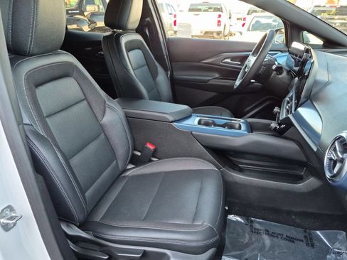 Used 2024 Chevrolet Equinox EV LT FWD image 27