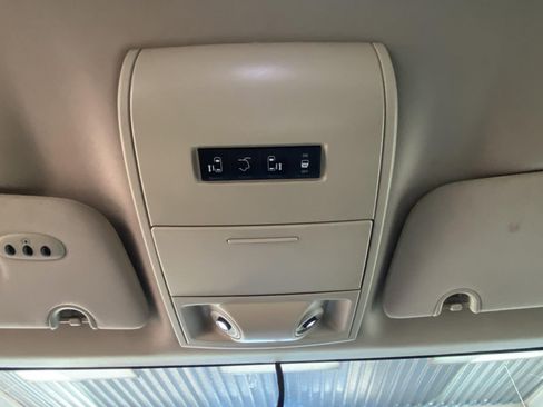 Used 2014 Chrysler Town & Country Touring image 26