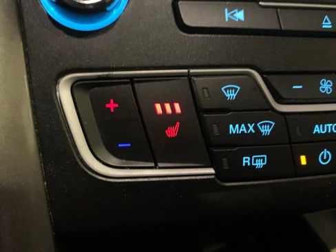 Used 2017 Ford Fusion SE w/ Equipment Group 202A image 18