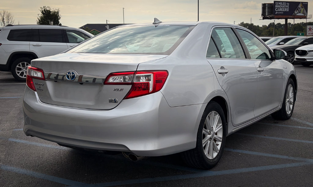 Used 2014 Toyota Camry XLE w/ Leather Package FWD image 27