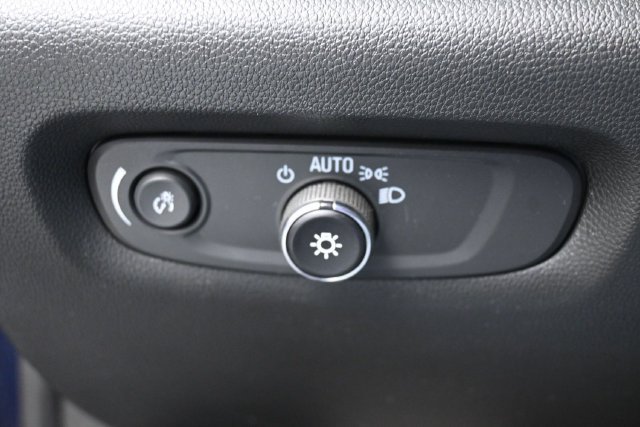 Used 2023 Chevrolet Traverse LT FWD image 31