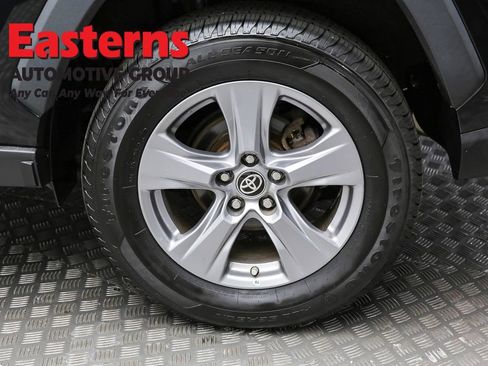 Used 2022 Toyota RAV4 LE AWD/4WD image 8