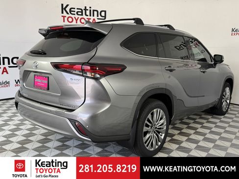 New 2026 Toyota Highlander Platinum image 14