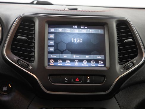 Used 2021 Jeep Cherokee Trailhawk AWD/4WD image 17
