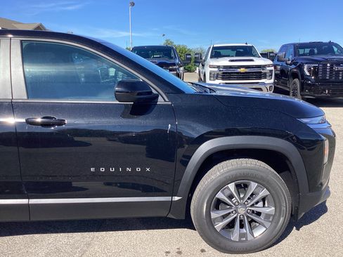 New 2026 Chevrolet Equinox LT w/ Convenience Package II image 8