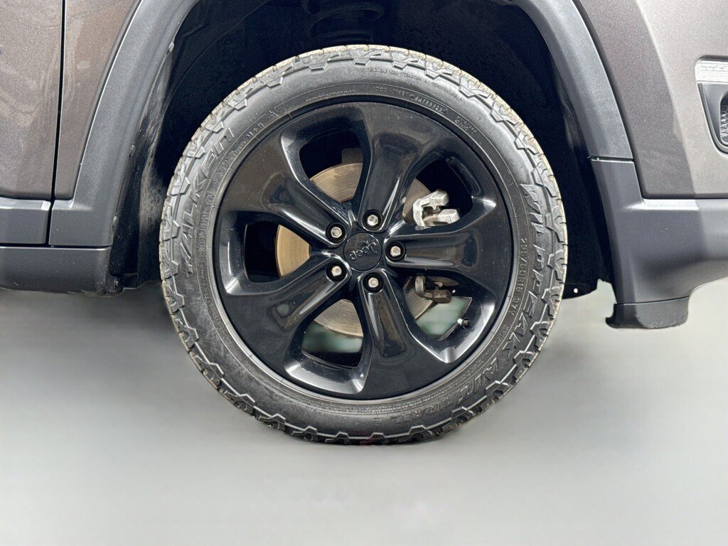 Used 2019 Jeep Compass Latitude AWD/4WD image 42