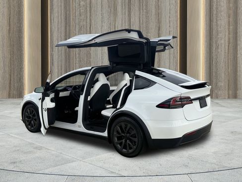 Used 2025 Tesla Model X Long Range image 16