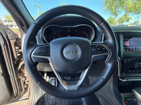 Used 2020 Jeep Grand Cherokee Laredo RWD image 18