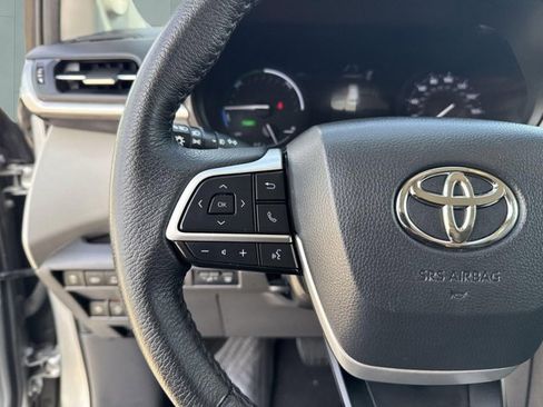 Used 2024 Toyota Sienna XLE w/ XLE Plus Package image 14