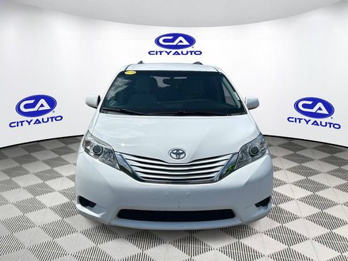 Used 2017 Toyota Sienna LE FWD image 11