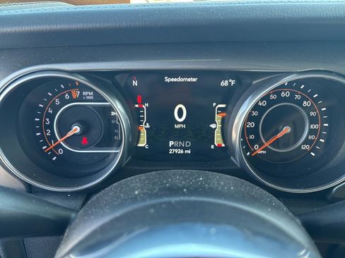 Used 2018 Jeep Wrangler Unlimited Sahara image 2