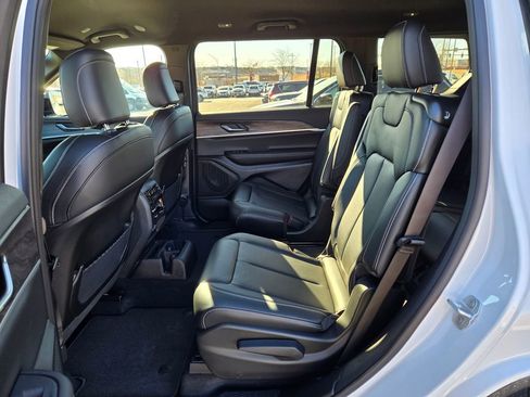 Used 2025 Jeep Grand Cherokee L Limited image 28