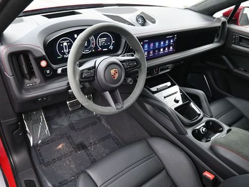 Certified 2026 Porsche Cayenne GTS AWD/4WD image 4