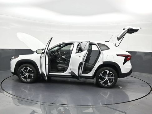 Used 2024 Chevrolet Trax RS w/ Driver Confidence Package FWD image 33