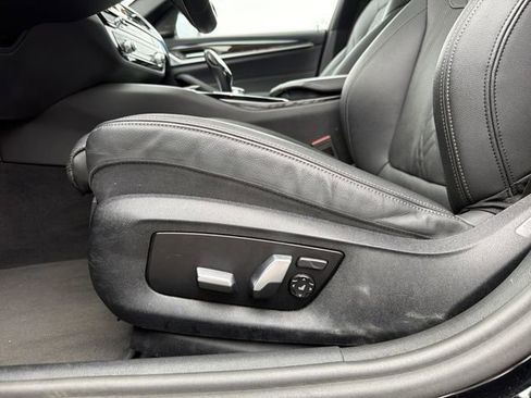 Used 2023 BMW 530e xDrive image 23