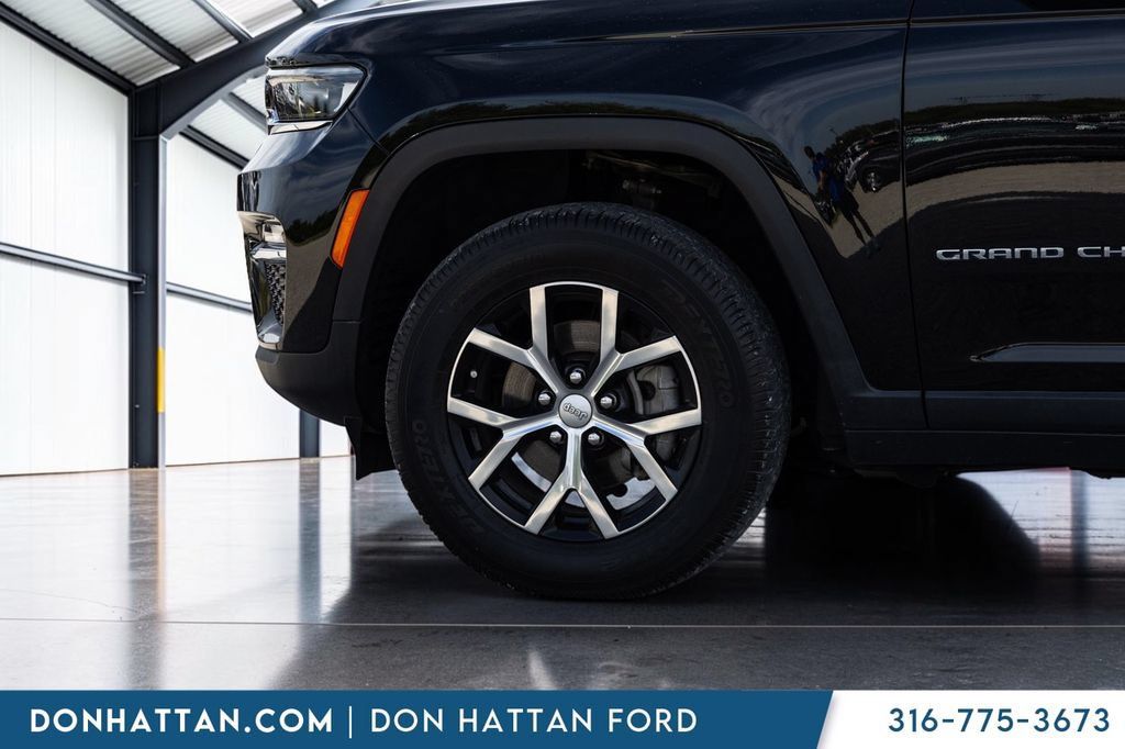 Used 2023 Jeep Grand Cherokee Limited w/ Trailer Tow Prep Group (B) AWD/4WD image 31