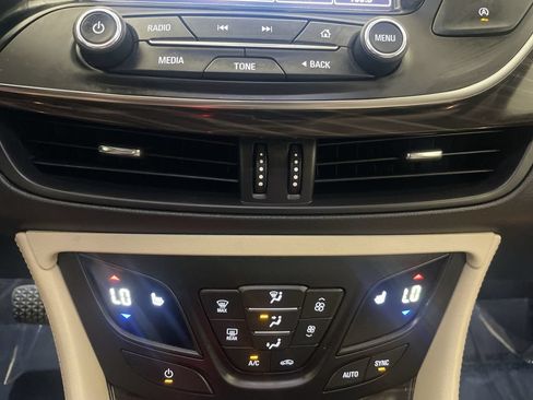 Used 2019 Buick Envision Essence FWD image 12