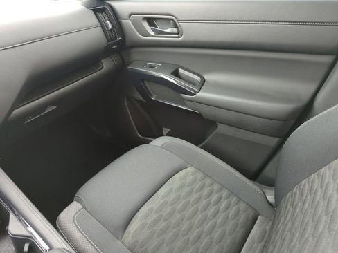 Certified 2025 Nissan Pathfinder SV image 27