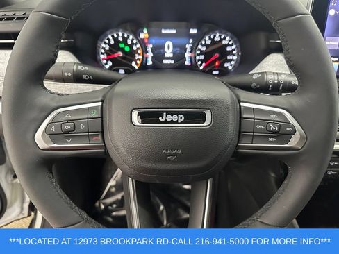 Used 2023 Jeep Compass Latitude AWD/4WD image 11