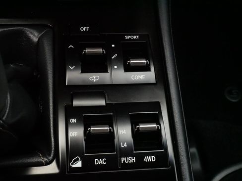 Used 2021 Lexus GX 460 Luxury w/ Sport Design Package AWD/4WD image 32
