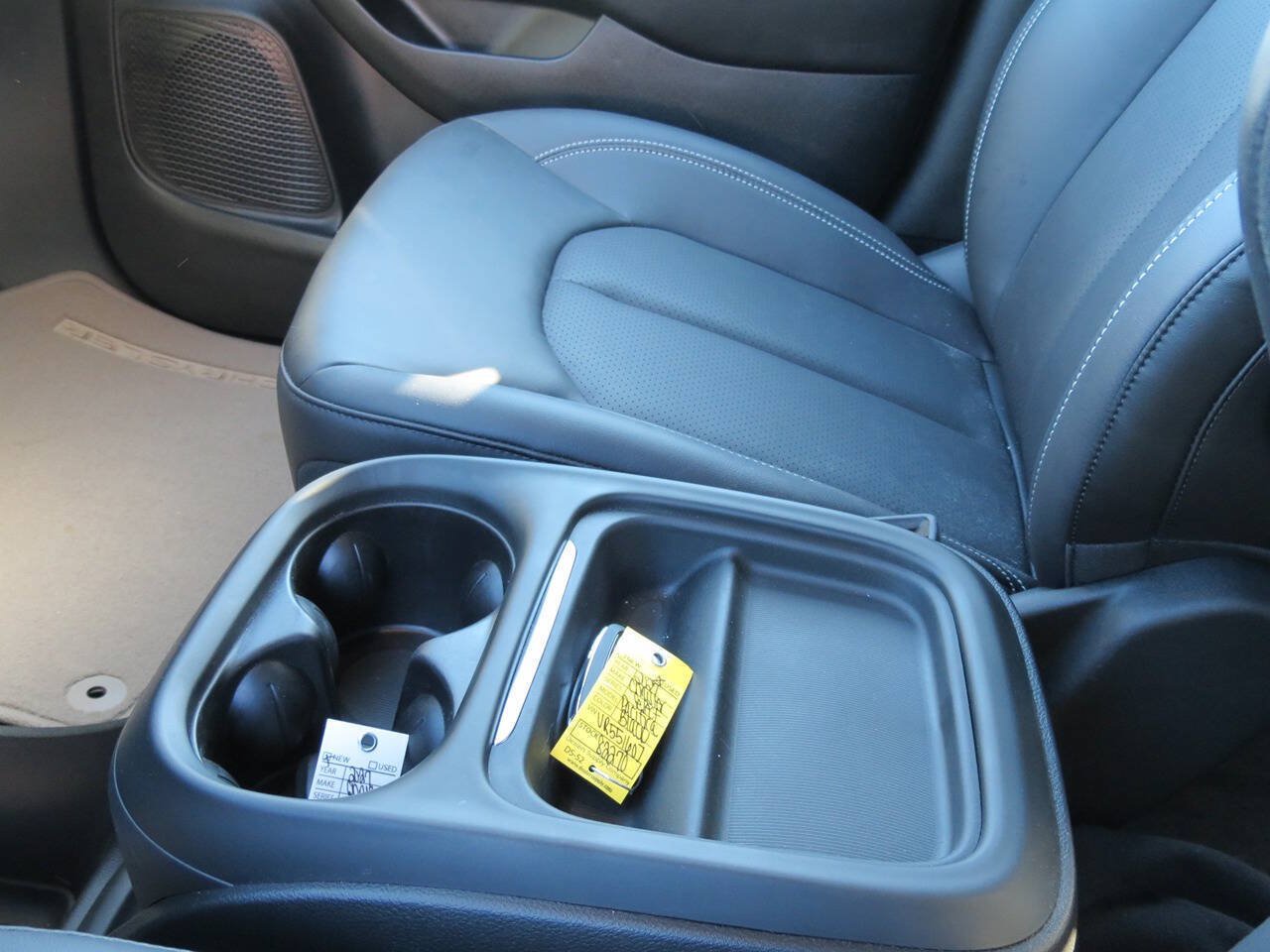 Used 2027 Chrysler Pacifica Select FWD image 12