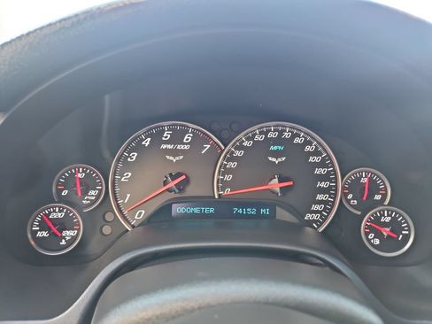 Used 2005 Chevrolet Corvette Coupe w/ Preferred Equipment Group RWD image 17
