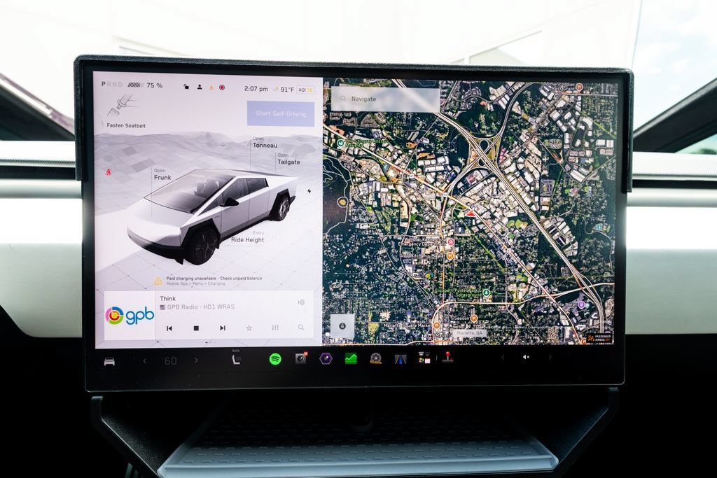 Used 2024 Tesla Cybertruck AWD Crew Cab image 27