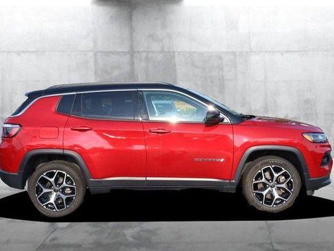 Used 2025 Jeep Compass Limited AWD/4WD image 5
