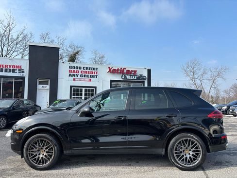 Used 2017 Porsche Cayenne Platinum Edition image 1