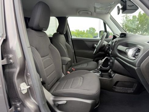 Used 2021 Jeep Renegade Latitude FWD image 18