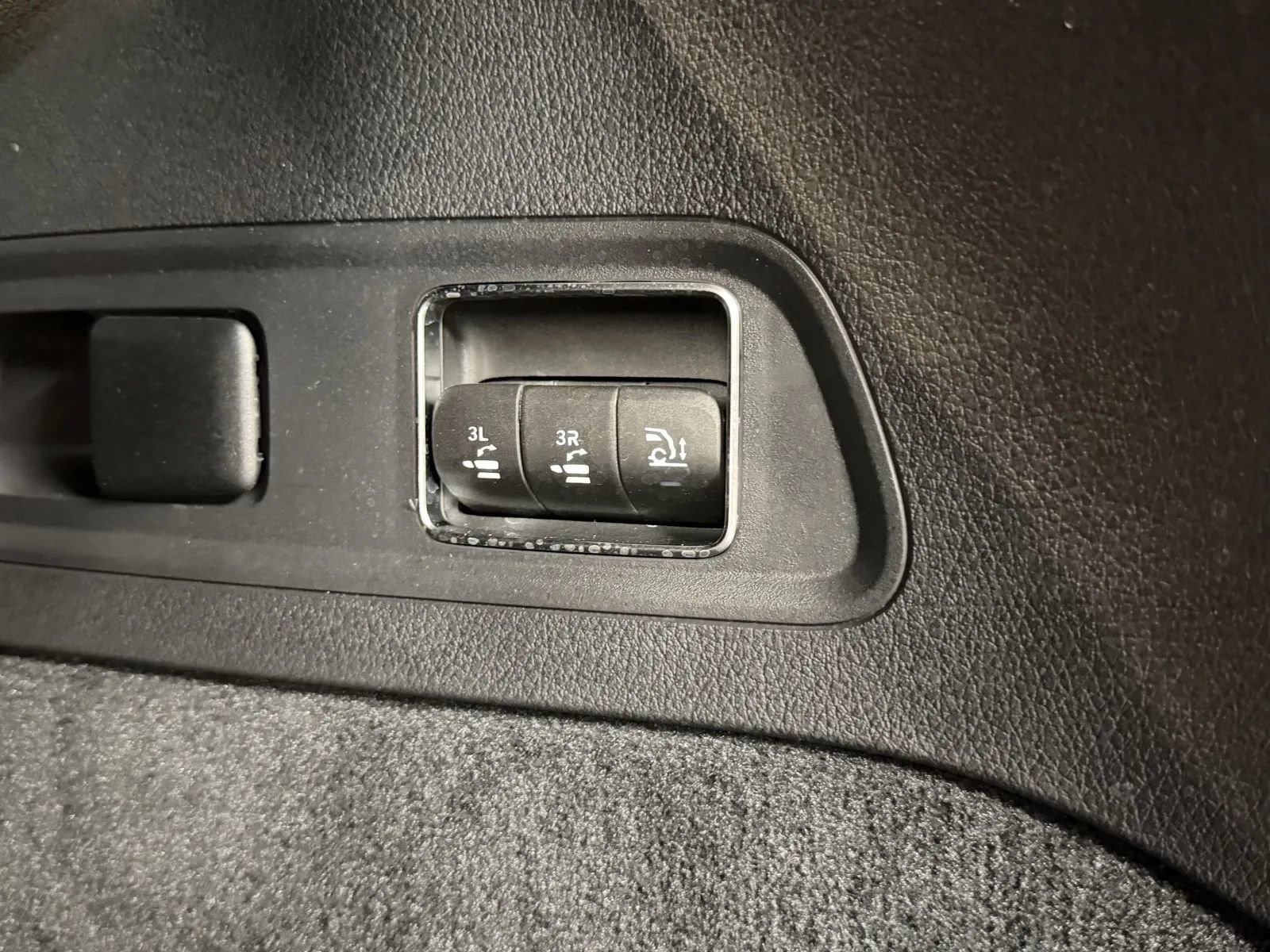 Used 2025 Mercedes-Benz GLS 450 4MATIC image 38