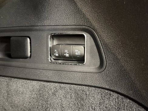 Used 2025 Mercedes-Benz GLS 450 4MATIC image 38