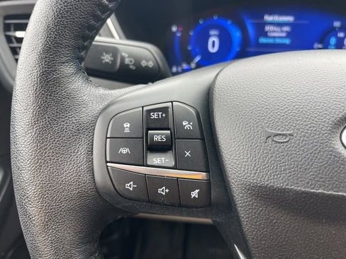 Used 2020 Ford Escape Titanium image 17