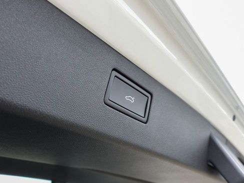 New 2026 Volkswagen Tiguan SE R-Line image 28