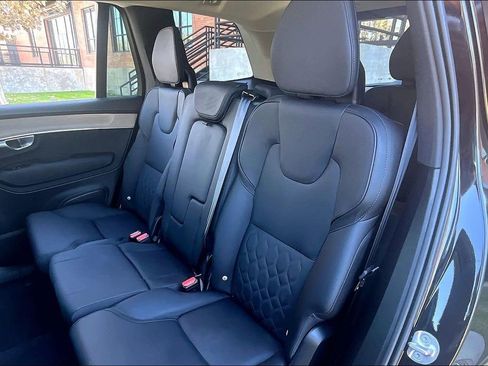 Used 2025 Volvo XC90 B6 Plus image 34